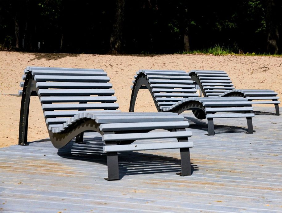 Sun beds & deck chairs